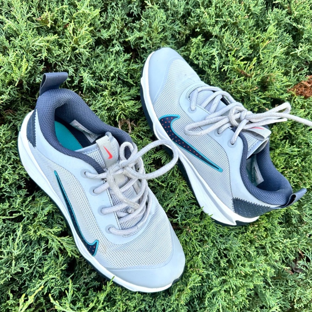 Nike Omni Multi-Court Big Kids Athletic Shoes Size 4Y Gray Sneakers
